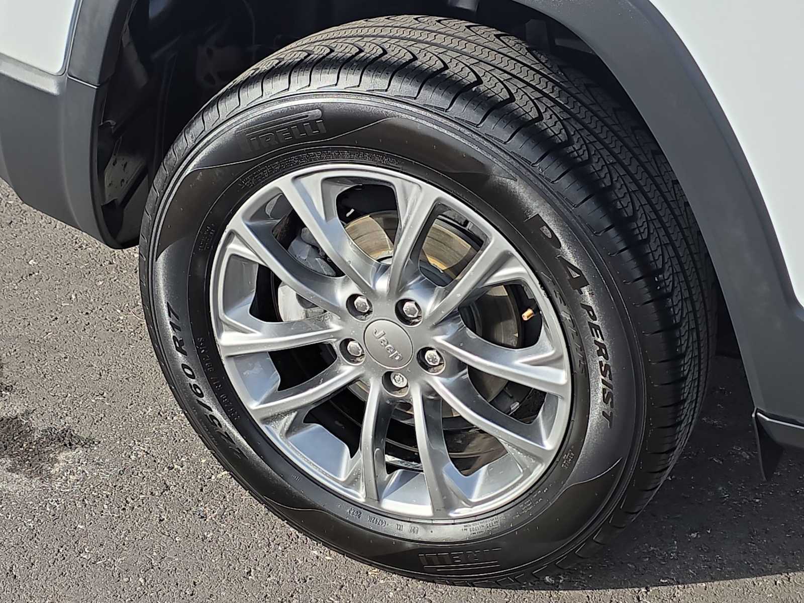 Thumbnail: 2019 Jeep Cherokee - 12