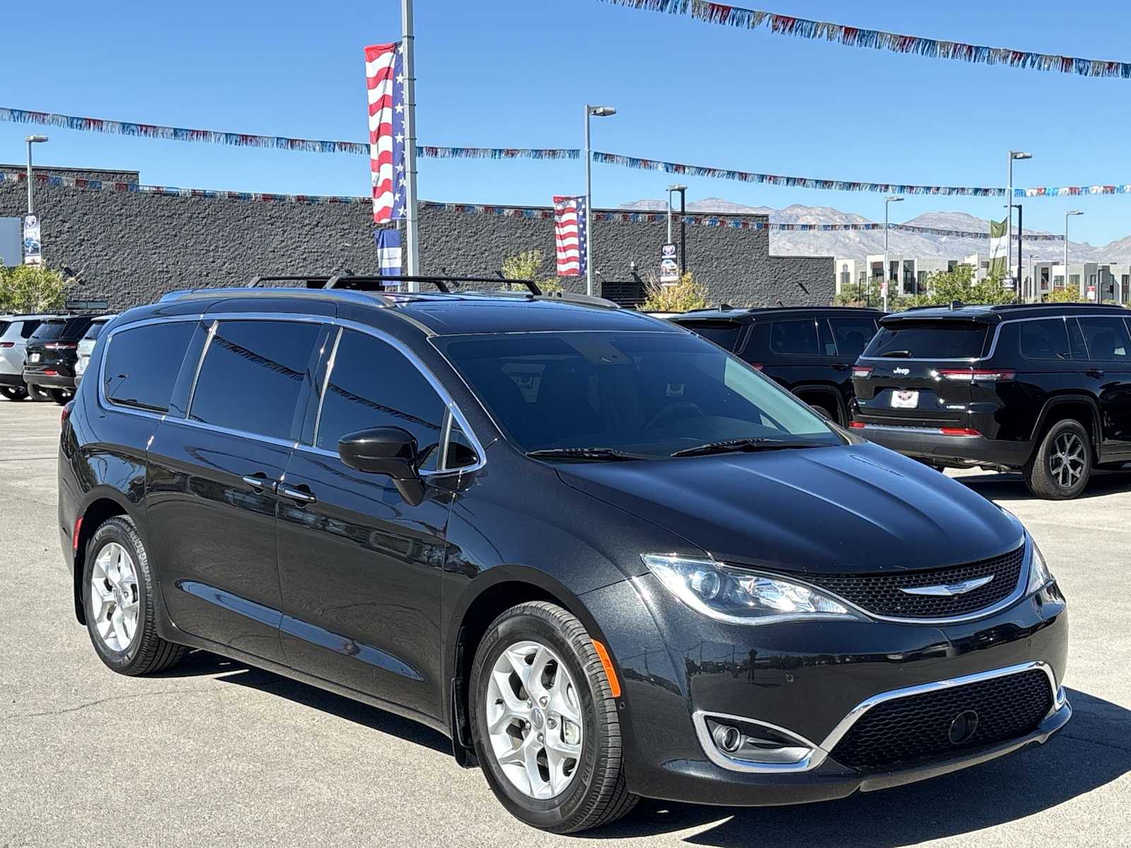 Thumbnail: 2019 Chrysler Pacifica - 3