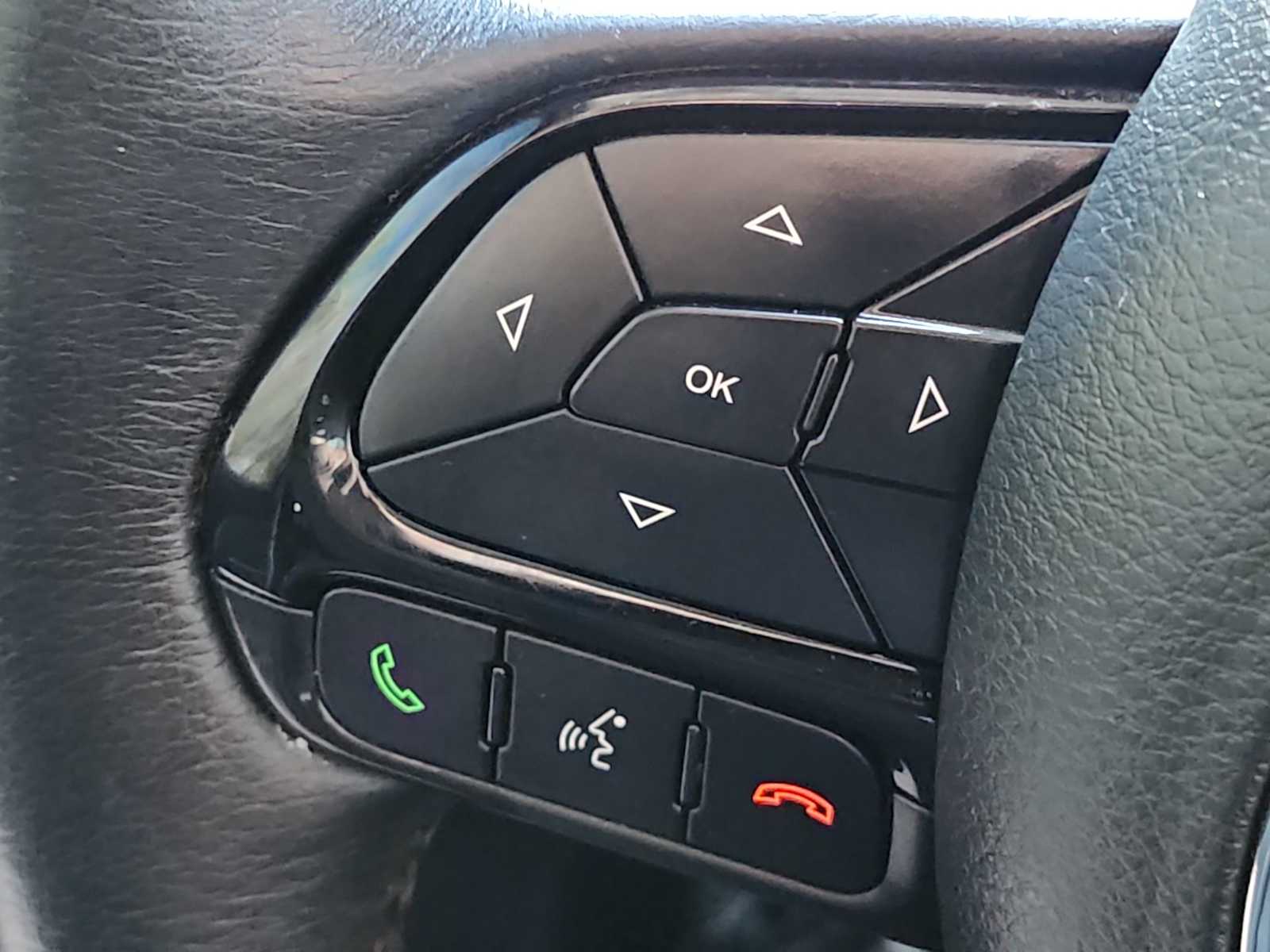 Thumbnail: 2020 Jeep Renegade - 29