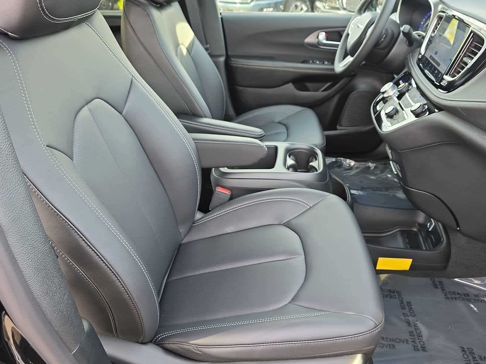 Thumbnail: 2026 Chrysler Pacifica - 27