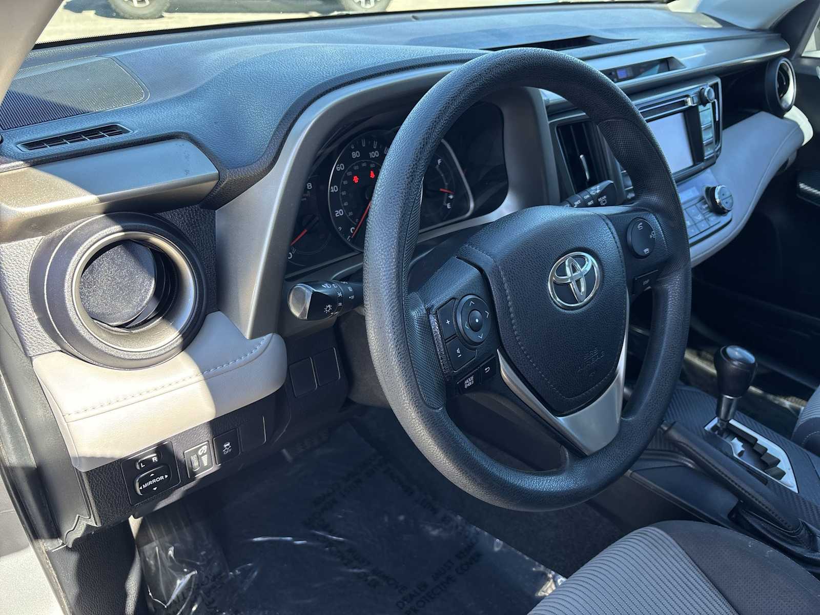 Thumbnail: 2015 Toyota RAV4 - 2