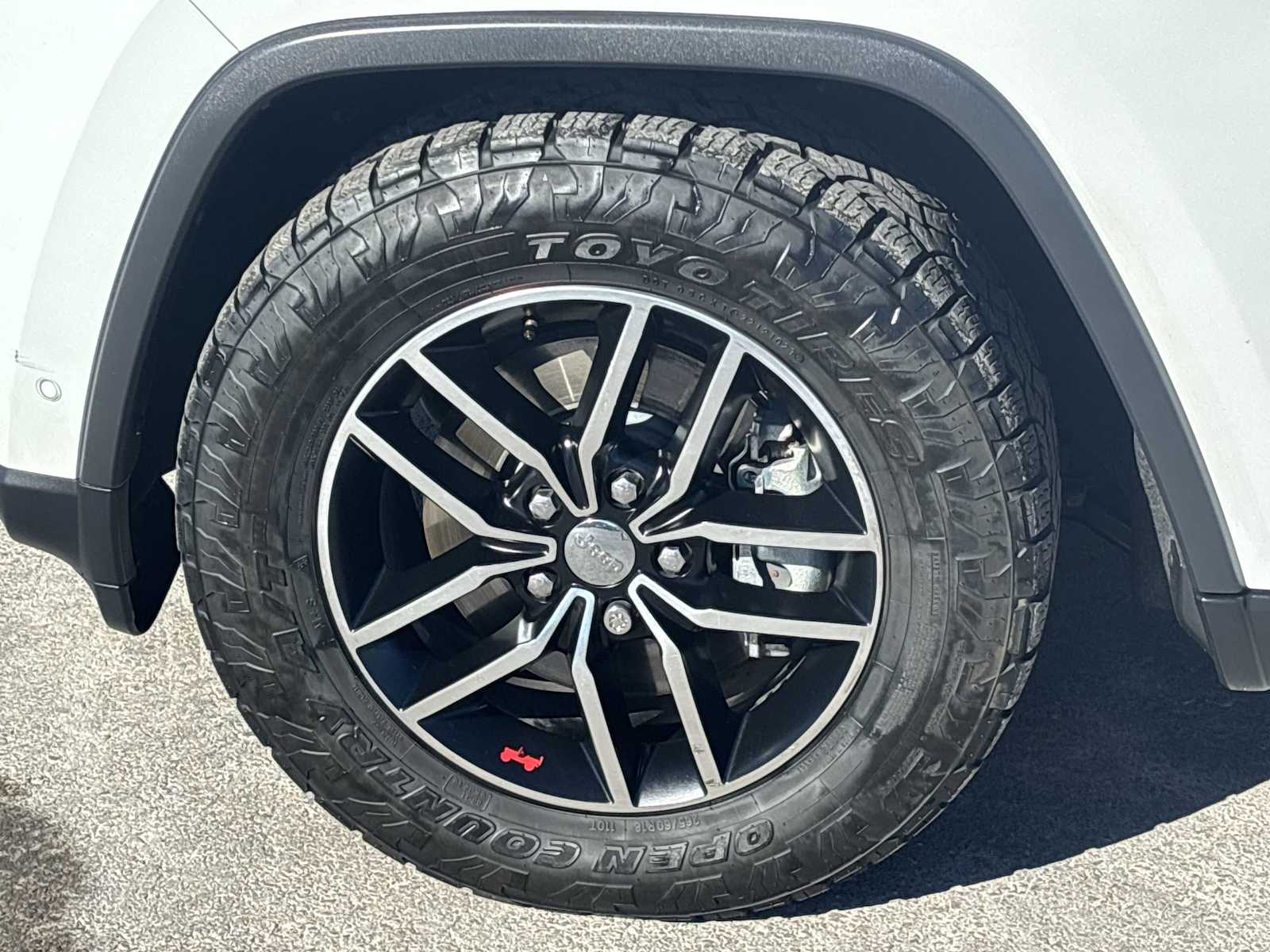 Thumbnail: 2018 Jeep Grand Cherokee - 12