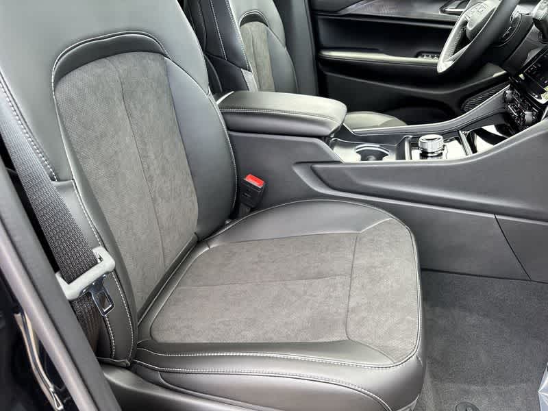 Thumbnail: 2025 Jeep Grand Cherokee - 16