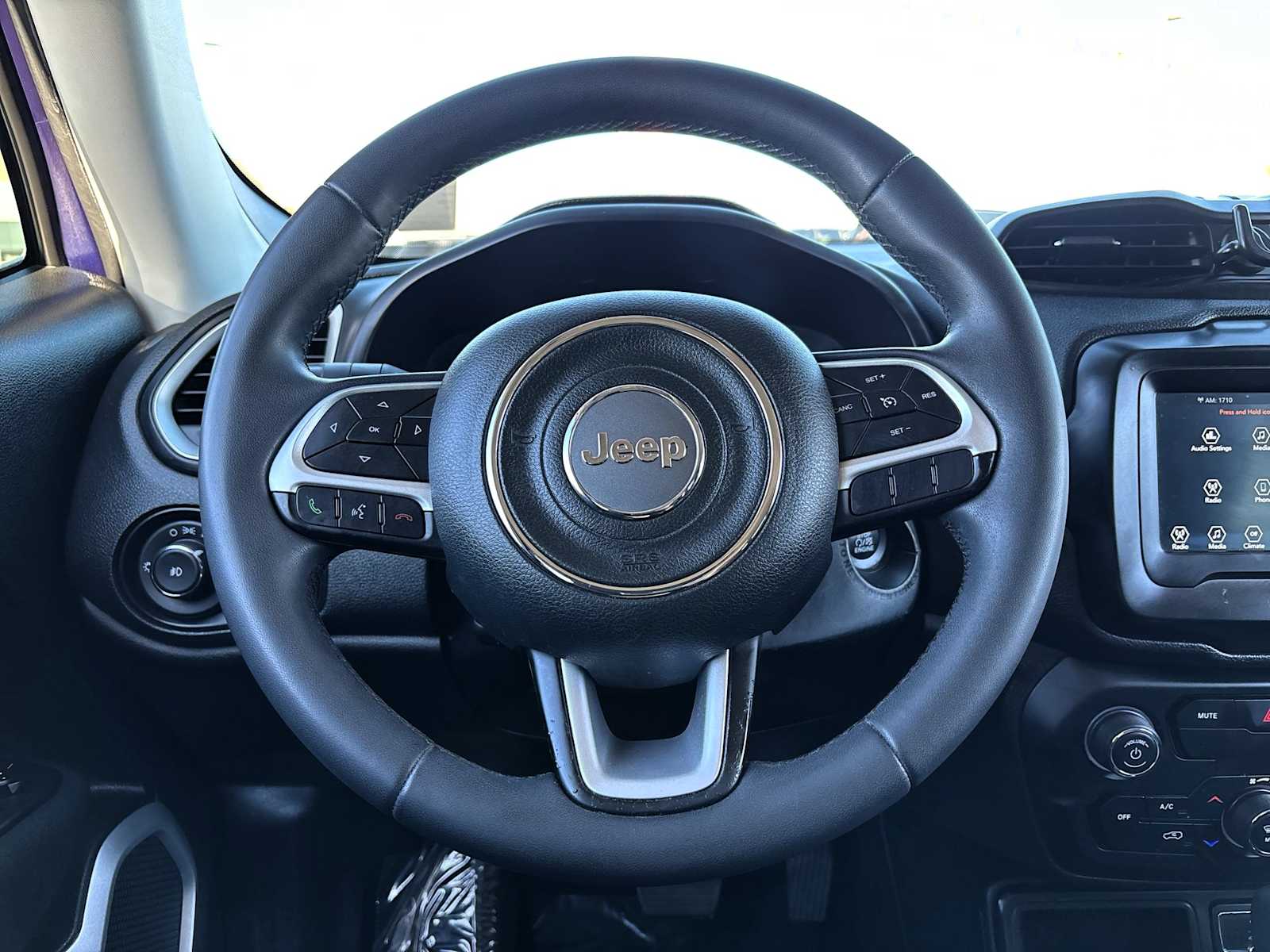 Thumbnail: 2018 Jeep Renegade - 19