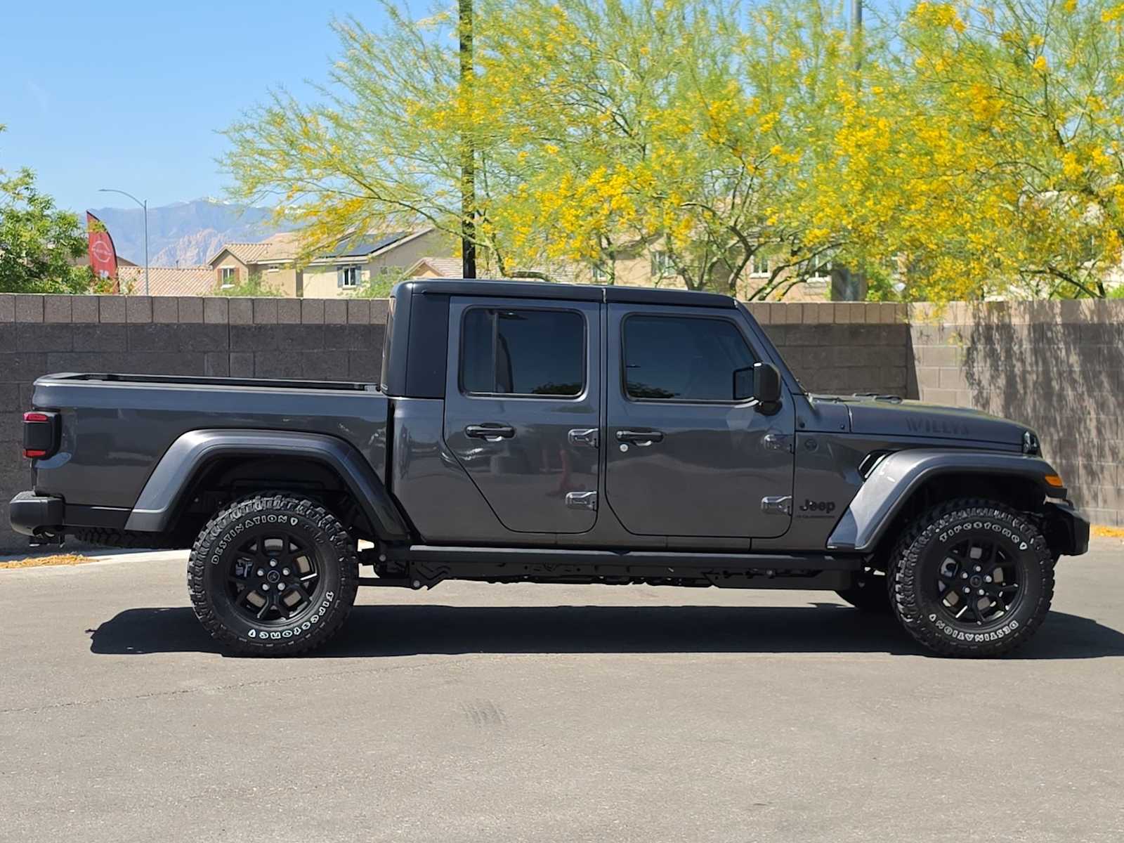 Thumbnail: 2026 Jeep Gladiator - 8