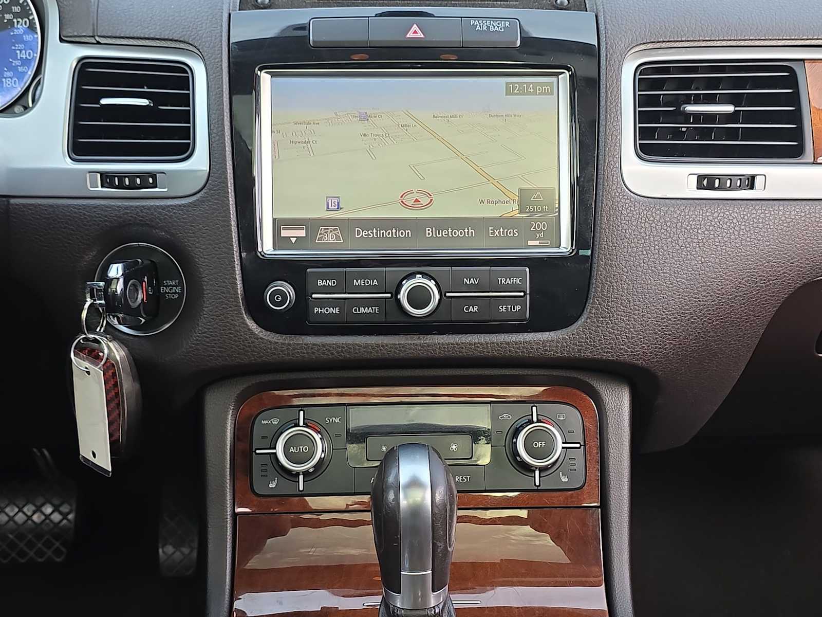 Thumbnail: 2014 Volkswagen Touareg - 20