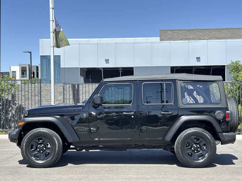 Thumbnail: 2022 Jeep Wrangler - 5