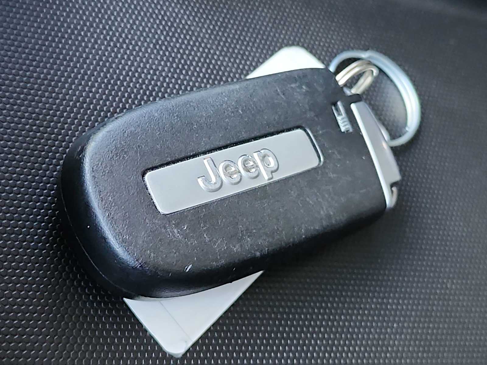 Thumbnail: 2019 Jeep Cherokee - 30