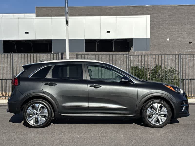 Thumbnail: 2022 Kia Niro - 9
