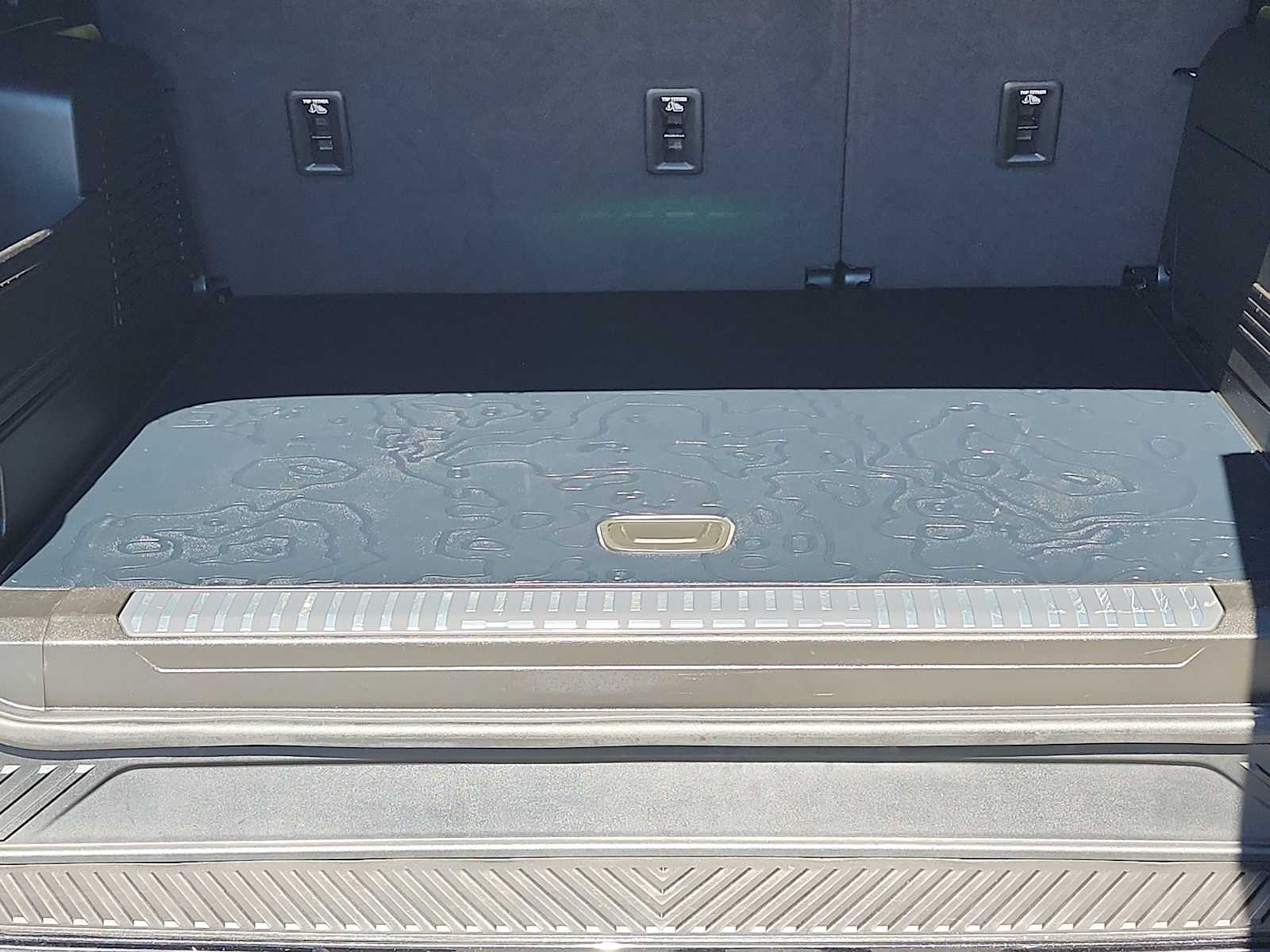 Thumbnail: 2024 GMC Hummer EV - 23