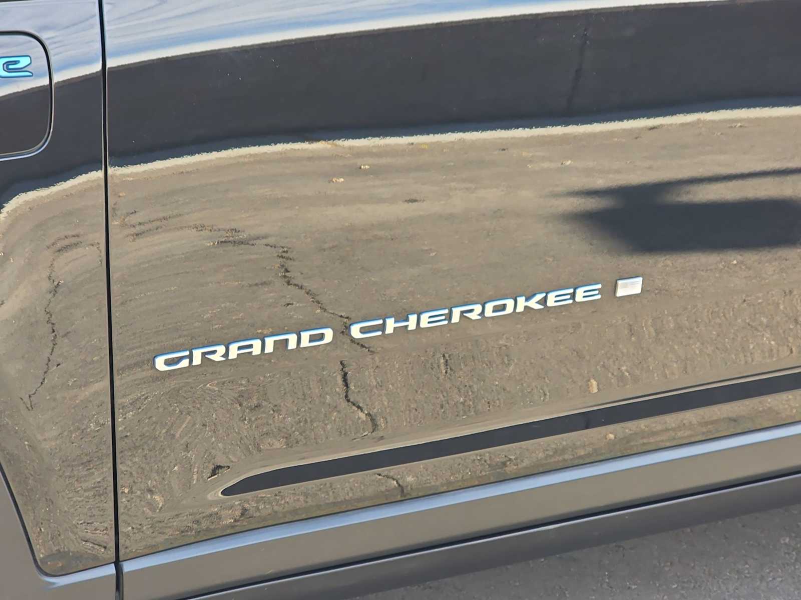 Thumbnail: 2022 Jeep Grand Cherokee - 11