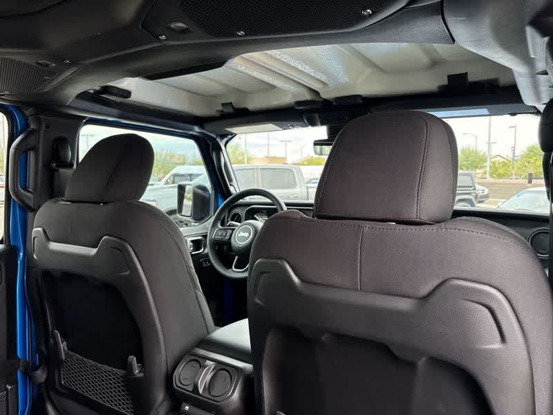 Thumbnail: 2025 Jeep Gladiator - 16