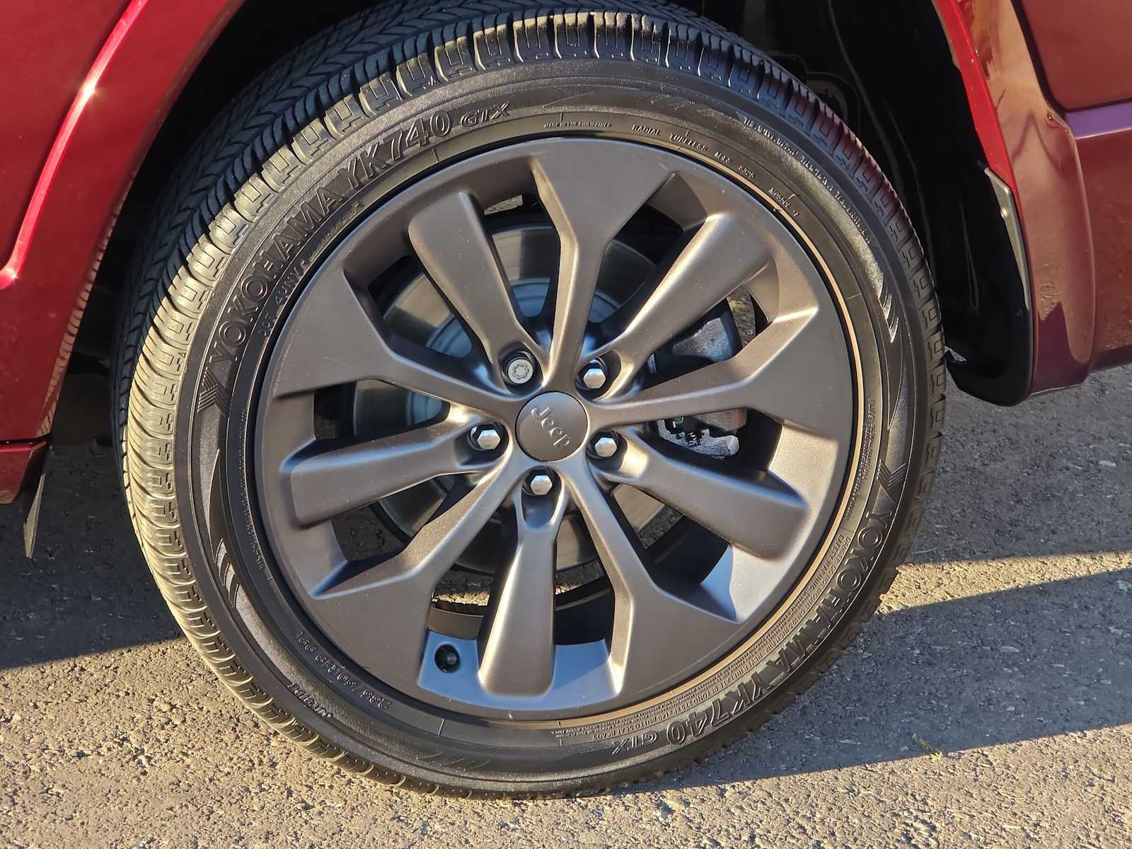 Thumbnail: 2019 Jeep Cherokee - 12