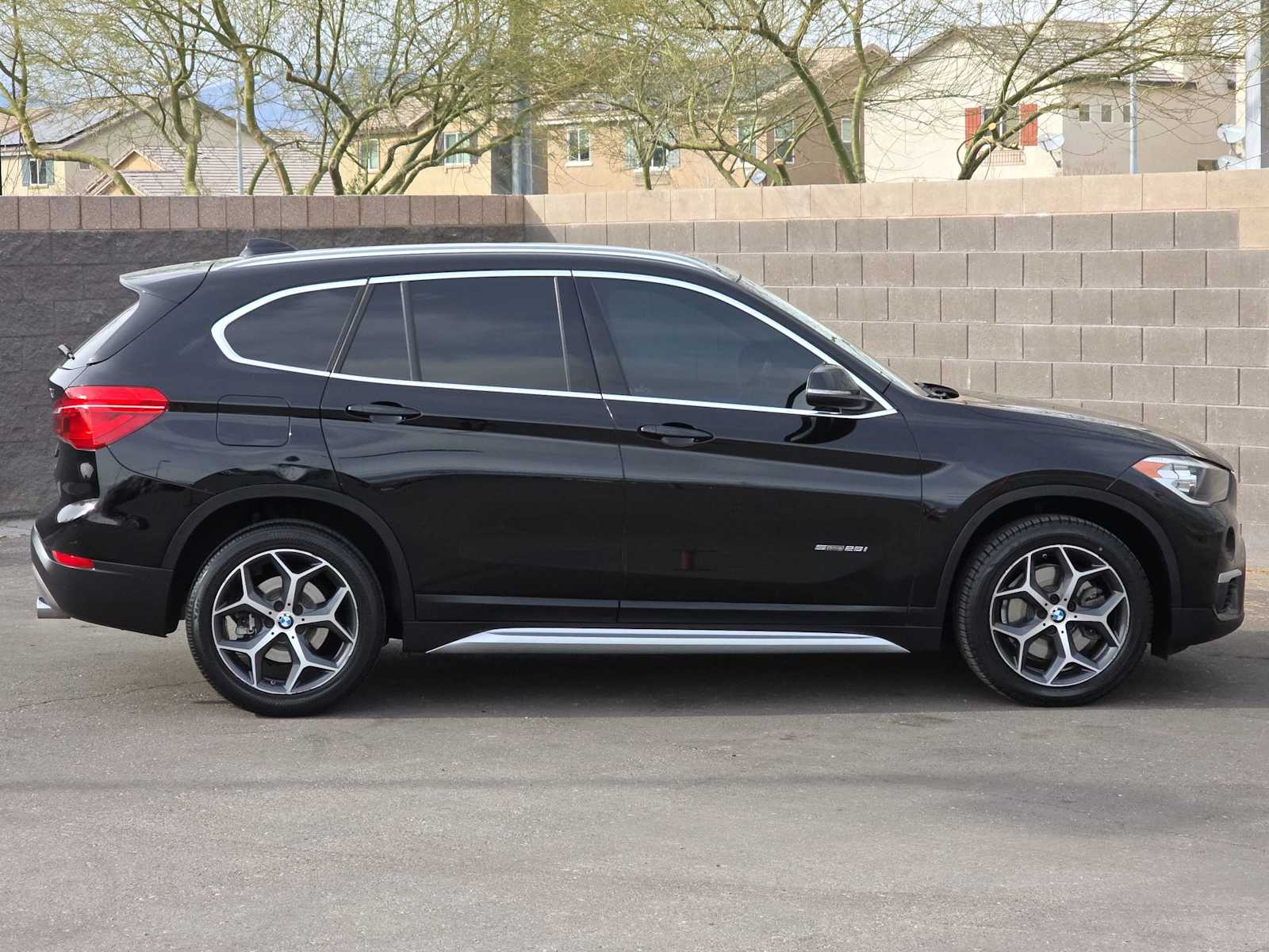 Thumbnail: 2018 BMW X1 - 10
