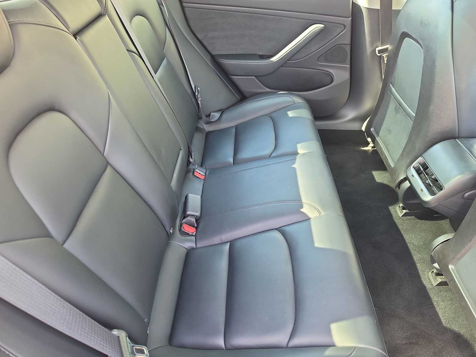 Thumbnail: 2019 Tesla Model 3 - 17