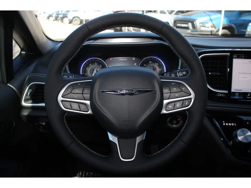 Thumbnail: 2025 Chrysler Pacifica - 19