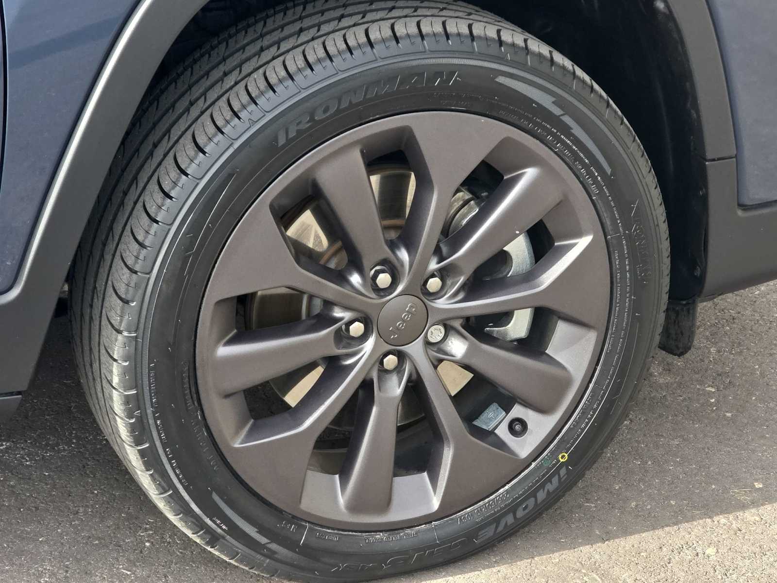 Thumbnail: 2021 Jeep Cherokee - 12