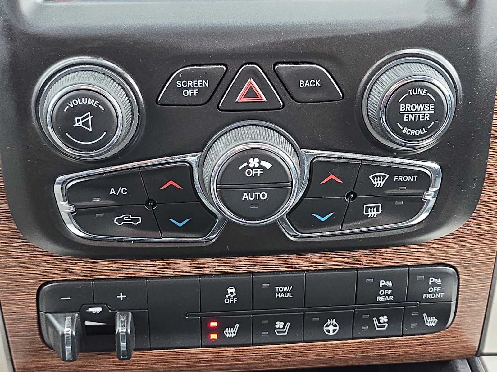 Thumbnail: 2019 RAM 1500 Classic - 28