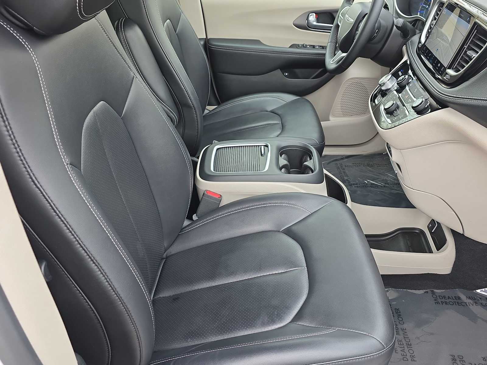 Thumbnail: 2024 Chrysler Pacifica - 18