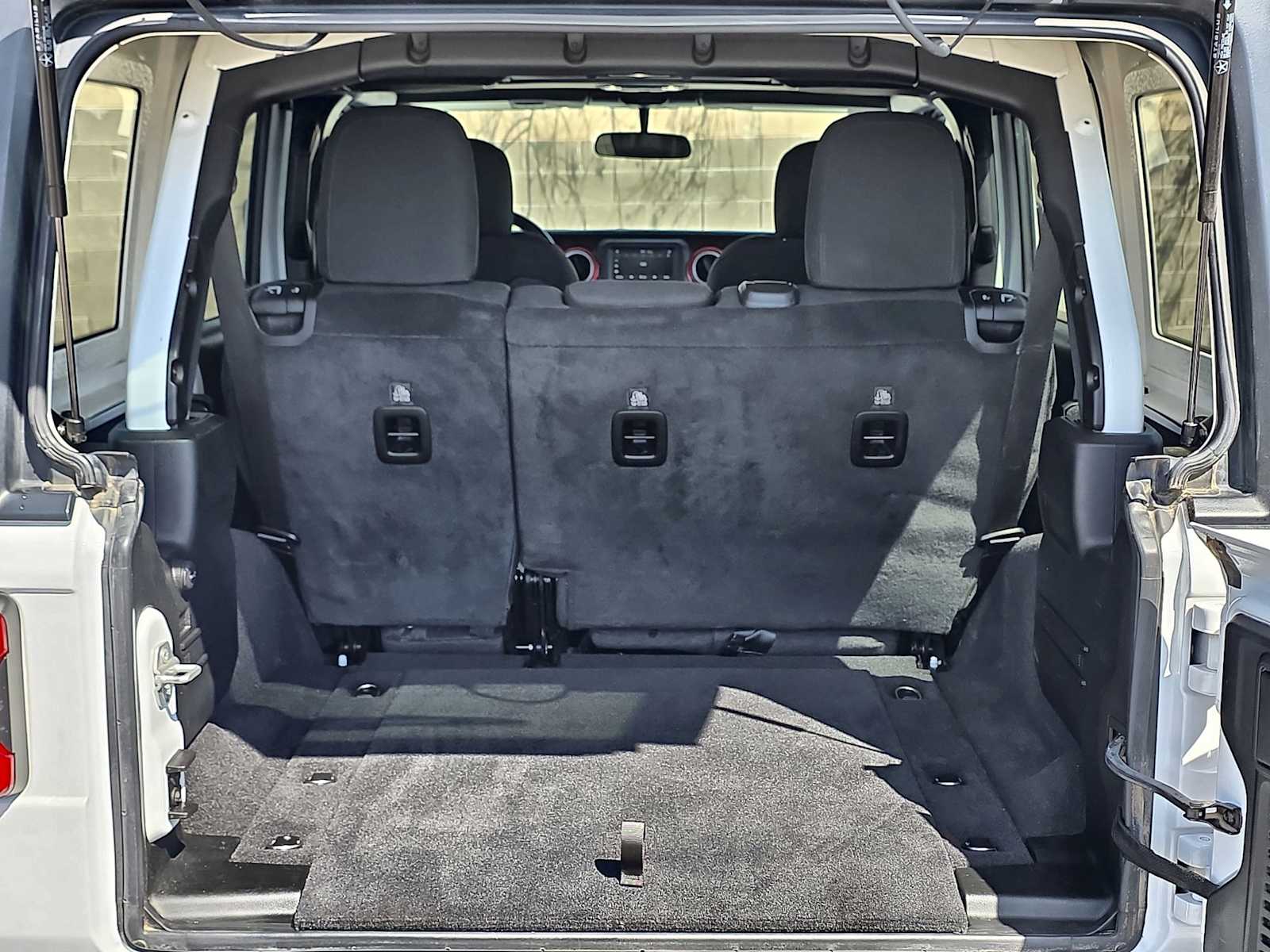 Thumbnail: 2021 Jeep Wrangler - 23