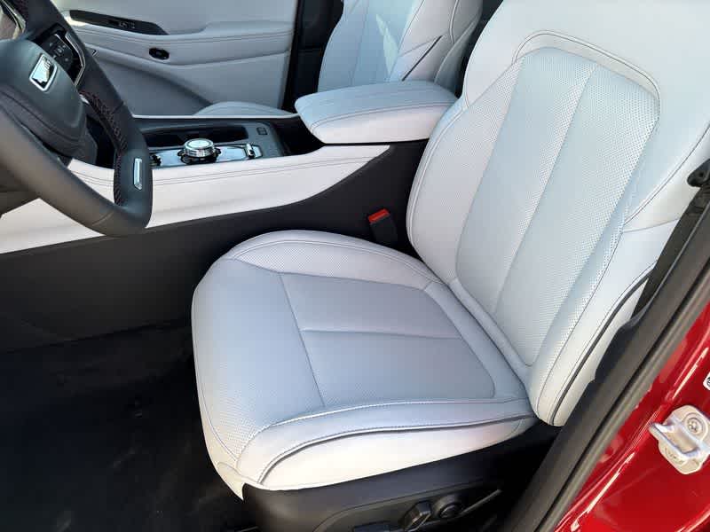 Thumbnail: 2025 Jeep Wagoneer S - 15