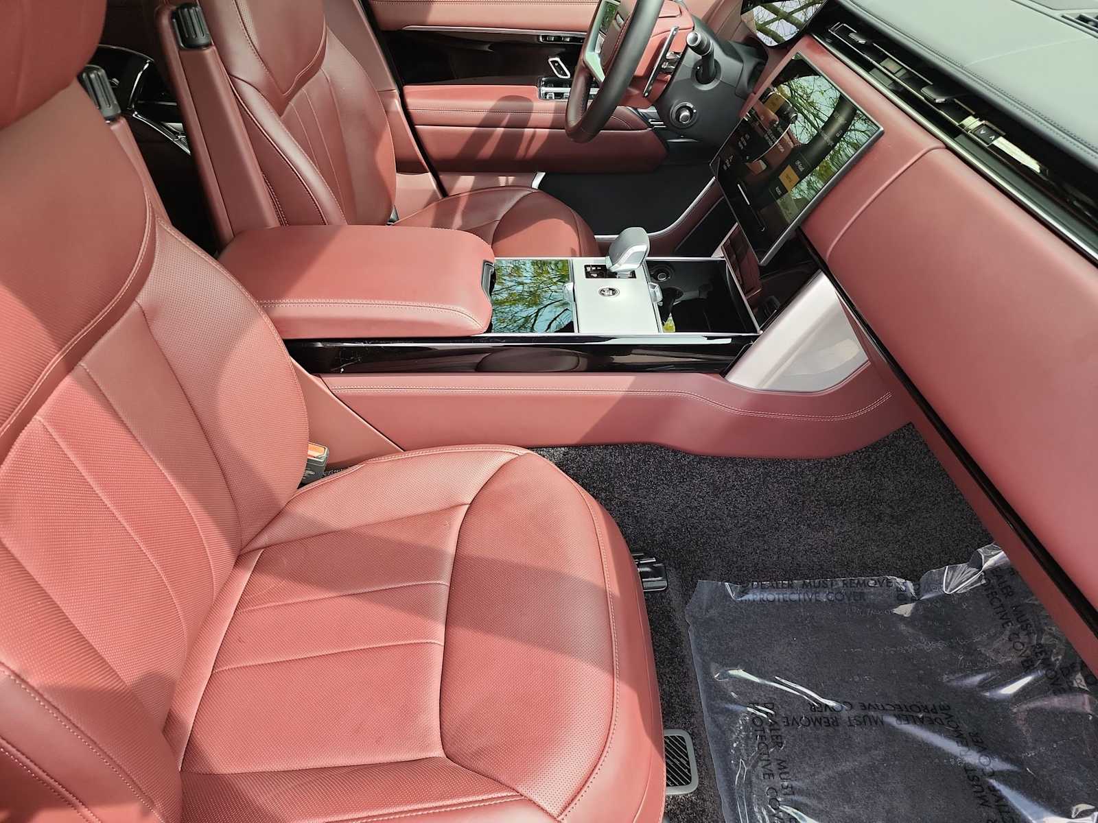 Thumbnail: 2025 Land Rover Range Rover - 18