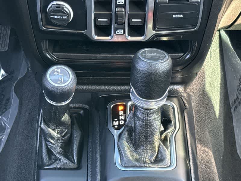 Thumbnail: 2021 Jeep Gladiator - 21