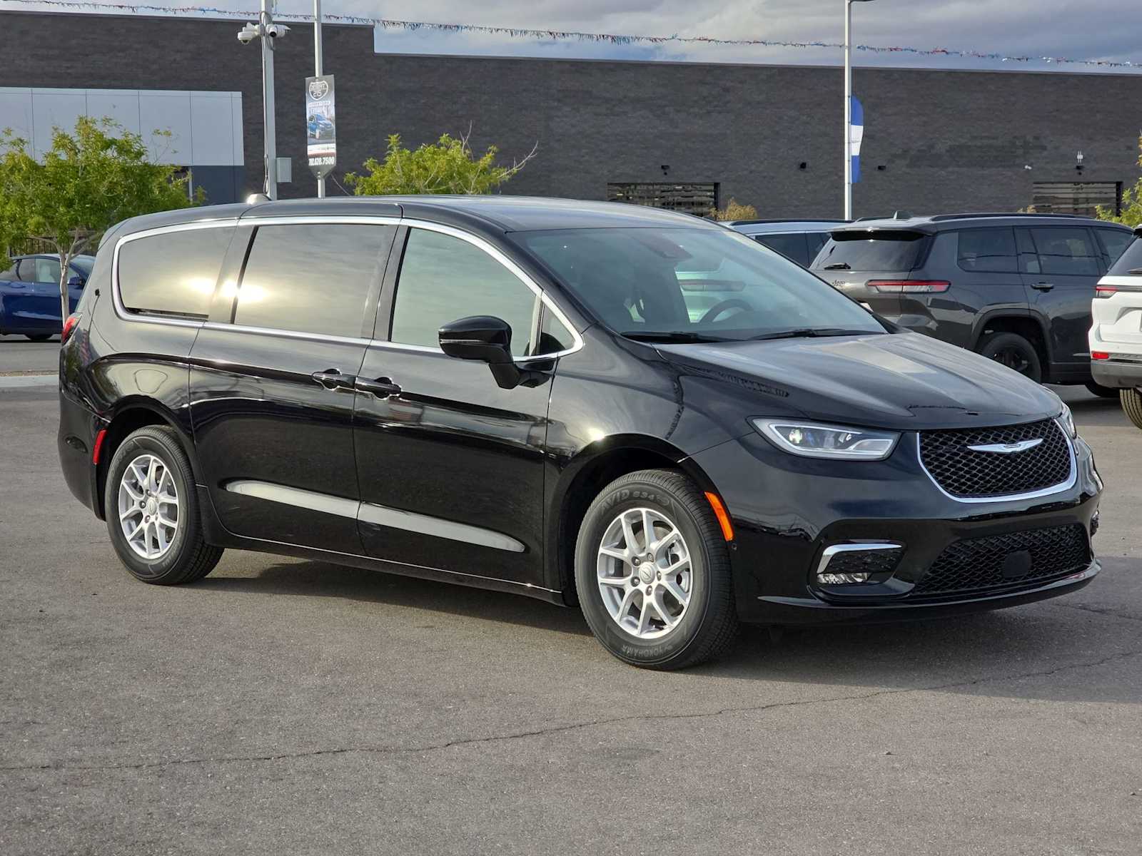 Thumbnail: 2026 Chrysler Pacifica - 2