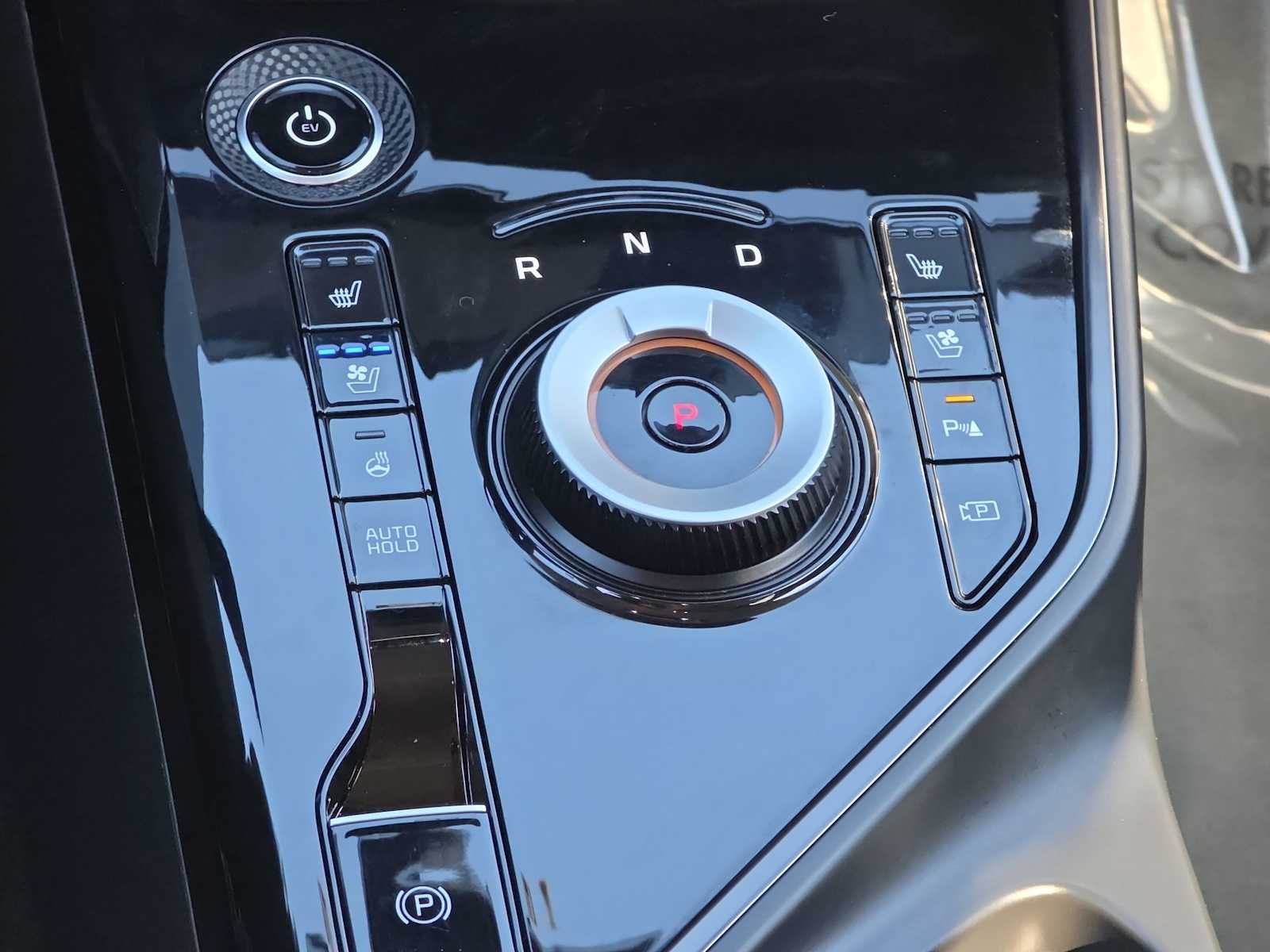 Thumbnail: 2023 Kia Niro - 22