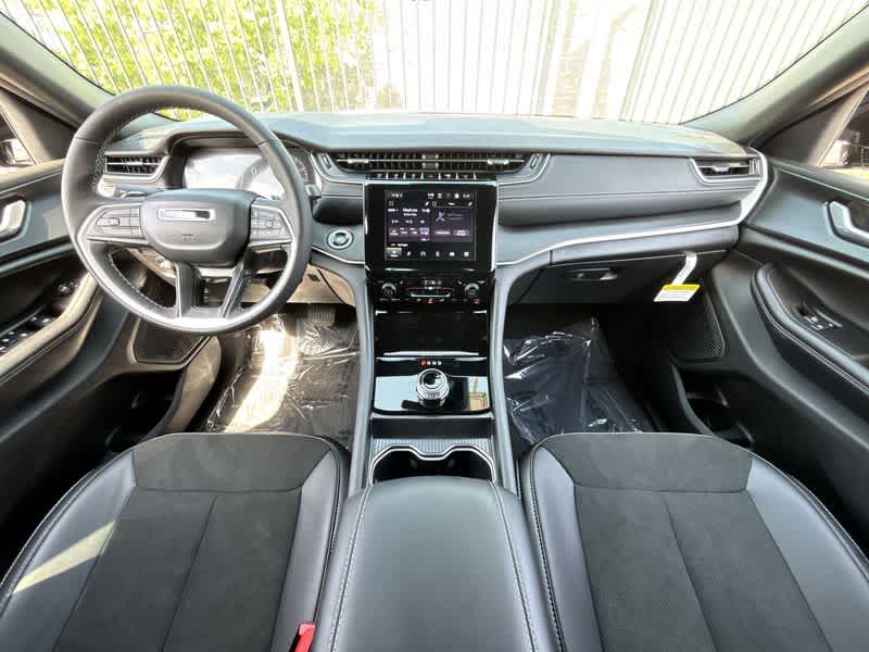 Thumbnail: 2025 Jeep Grand Cherokee L - 14