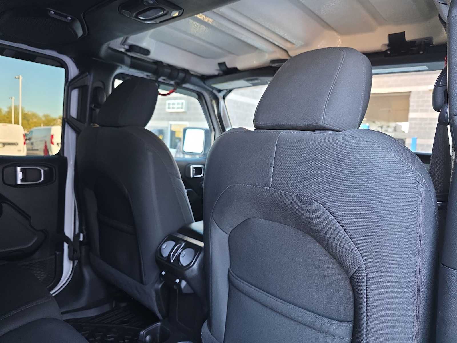 Thumbnail: 2020 Jeep Gladiator - 15