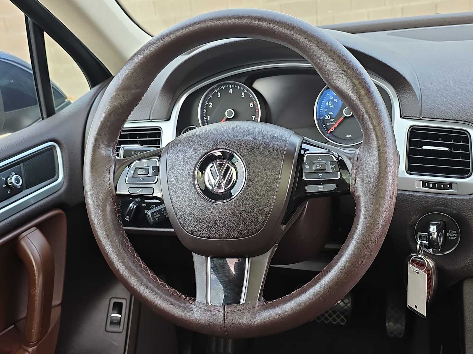 Thumbnail: 2014 Volkswagen Touareg - 19