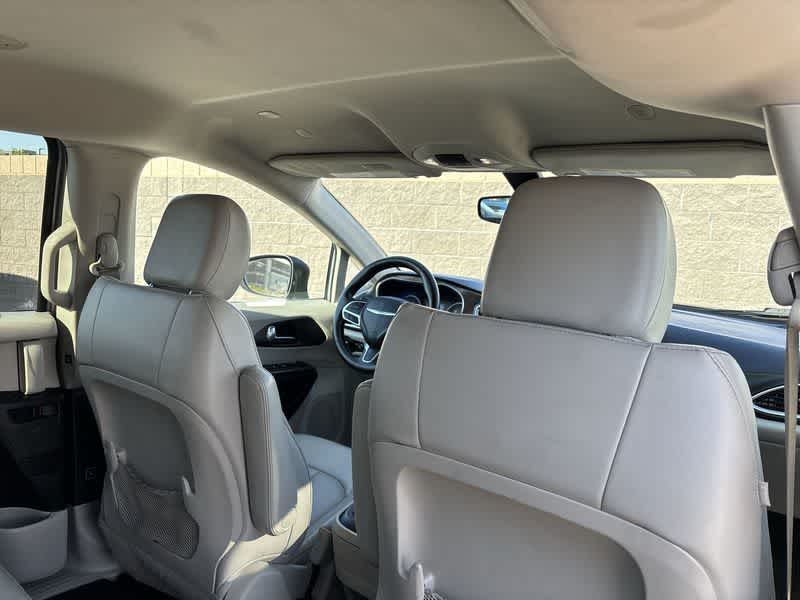 Thumbnail: 2021 Chrysler Voyager - 16