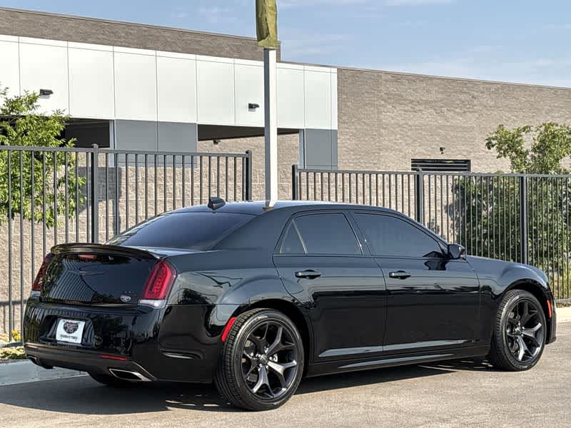 Thumbnail: 2021 Chrysler 300 - 8