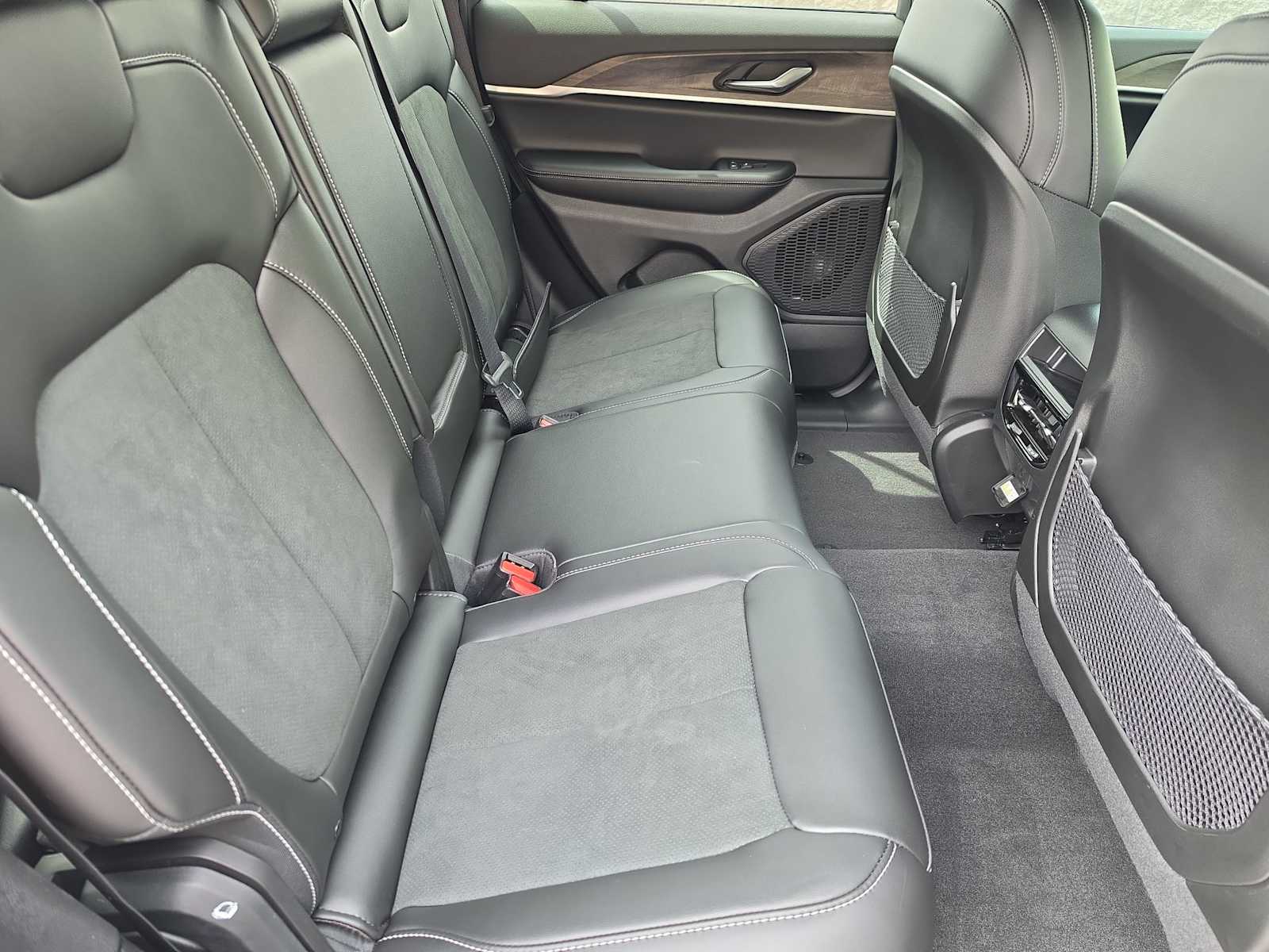 Thumbnail: 2026 Jeep Grand Cherokee - 6