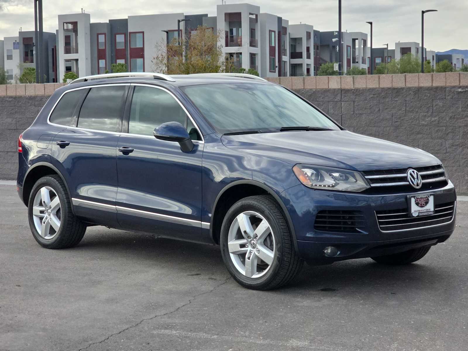 Thumbnail: 2014 Volkswagen Touareg - 3