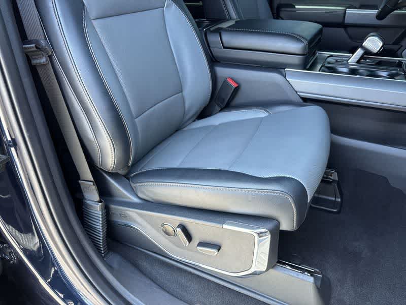 2023 Ford F-150 Lightning Lariat 18