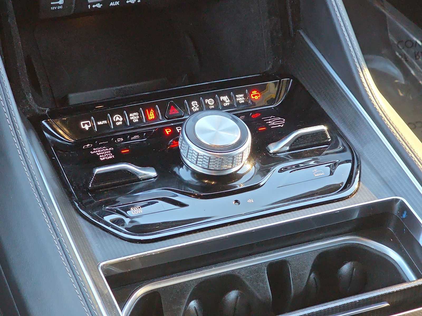 Thumbnail: 2024 Jeep Grand Wagoneer L - 21