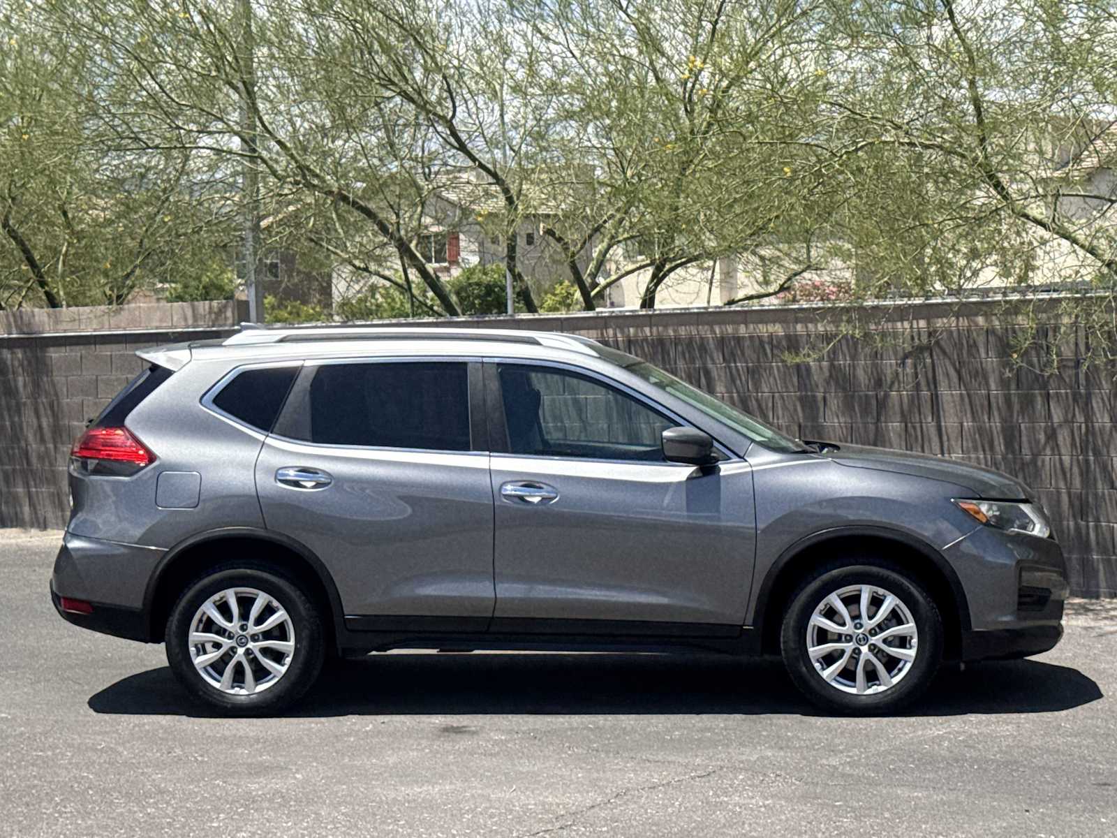Thumbnail: 2017 Nissan Rogue - 9