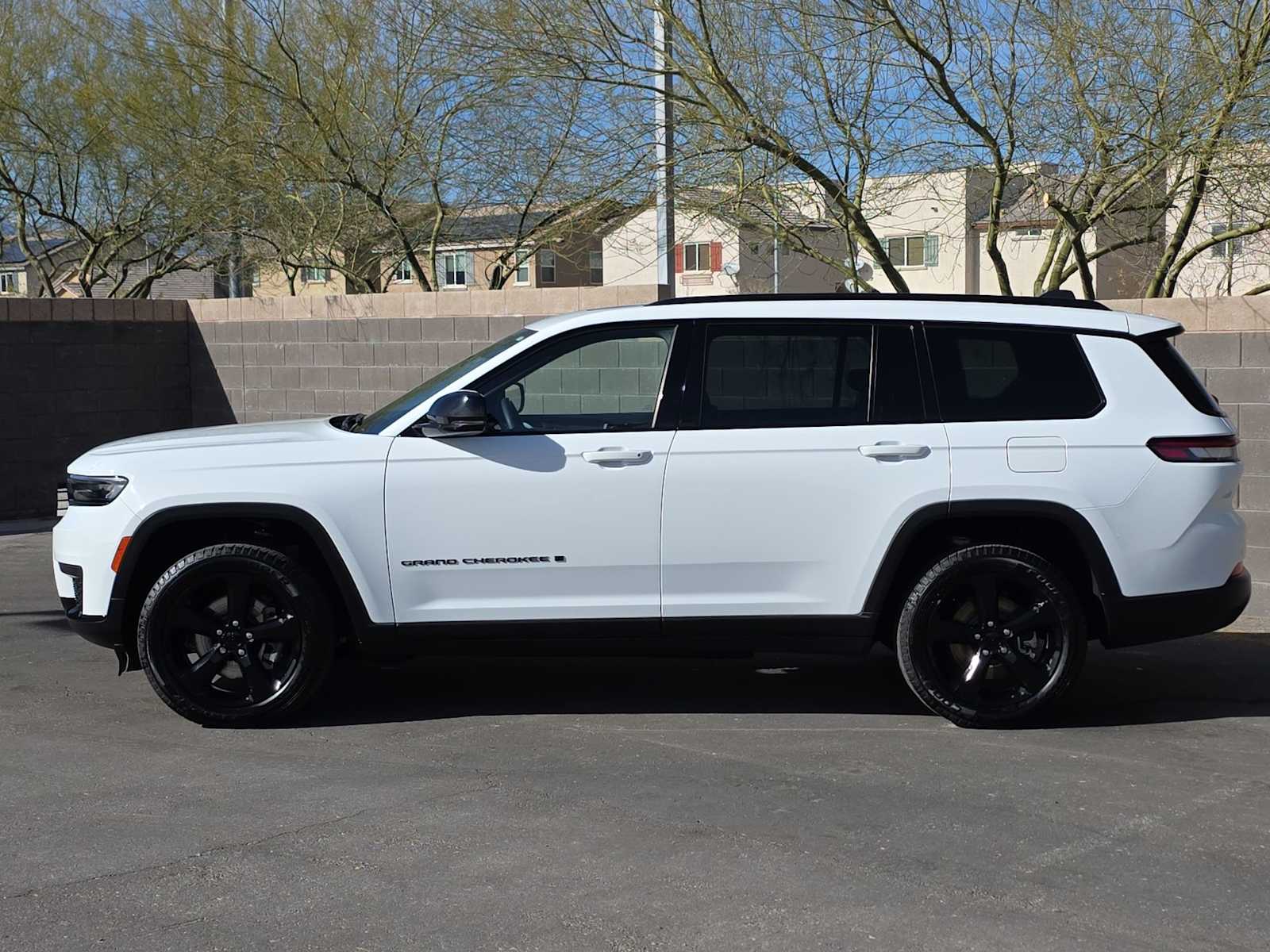 Thumbnail: 2023 Jeep Grand Cherokee L - 6