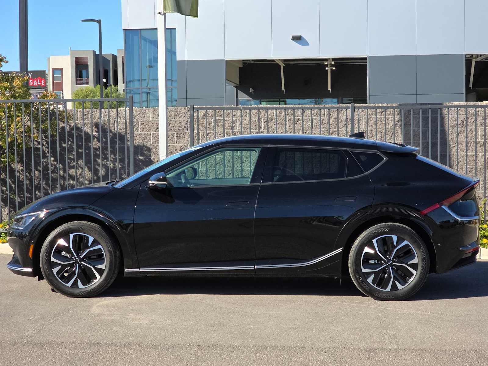 Thumbnail: 2023 Kia EV6 - 6