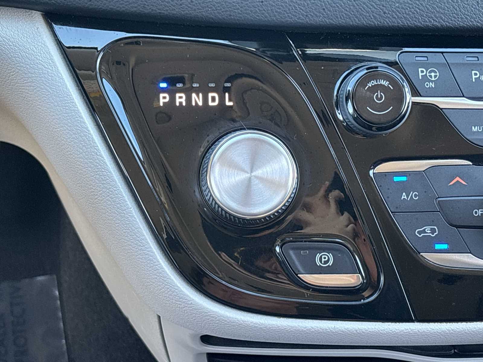Thumbnail: 2018 Chrysler Pacifica - 21