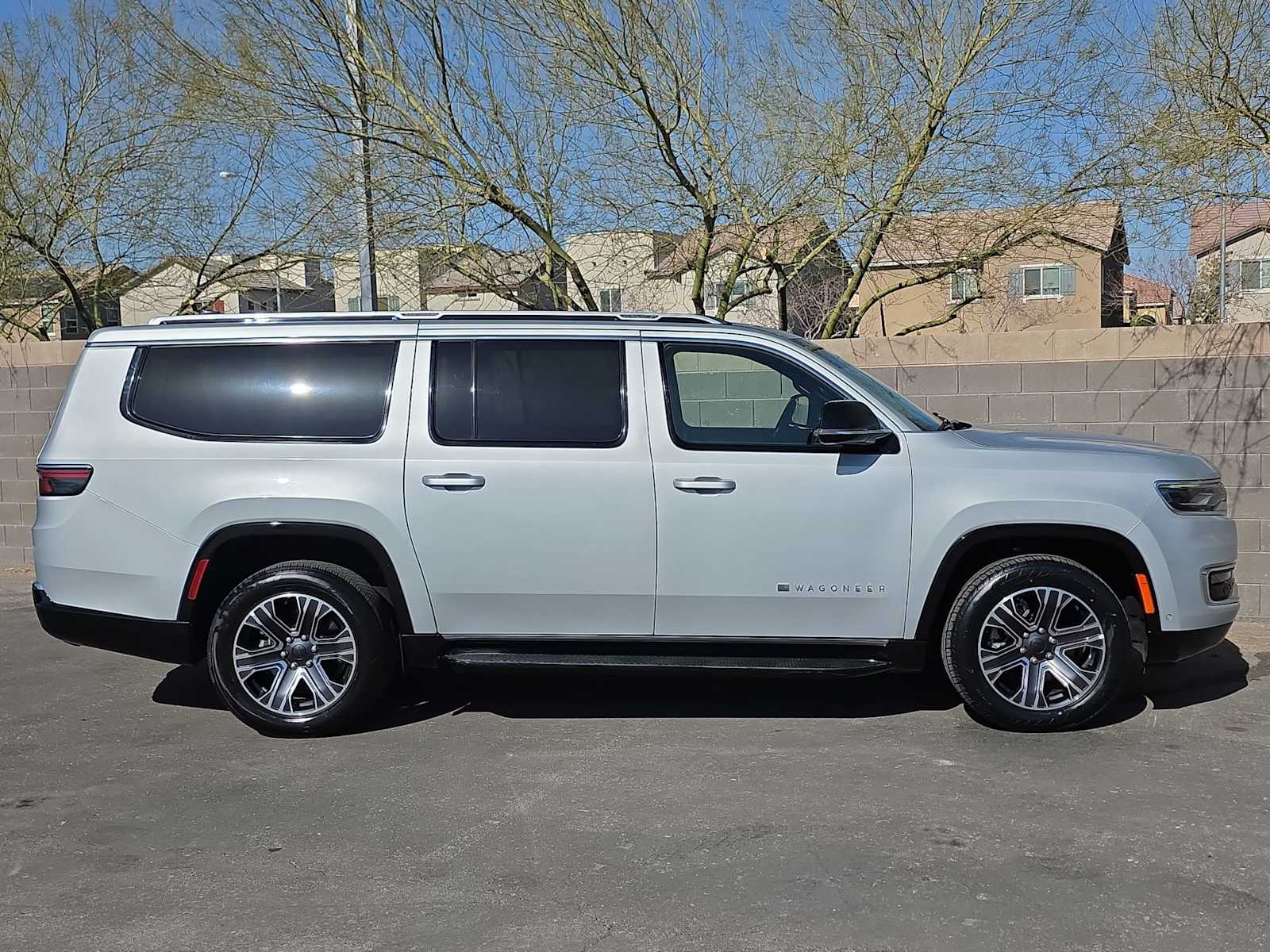 Thumbnail: 2024 Jeep Wagoneer - 10