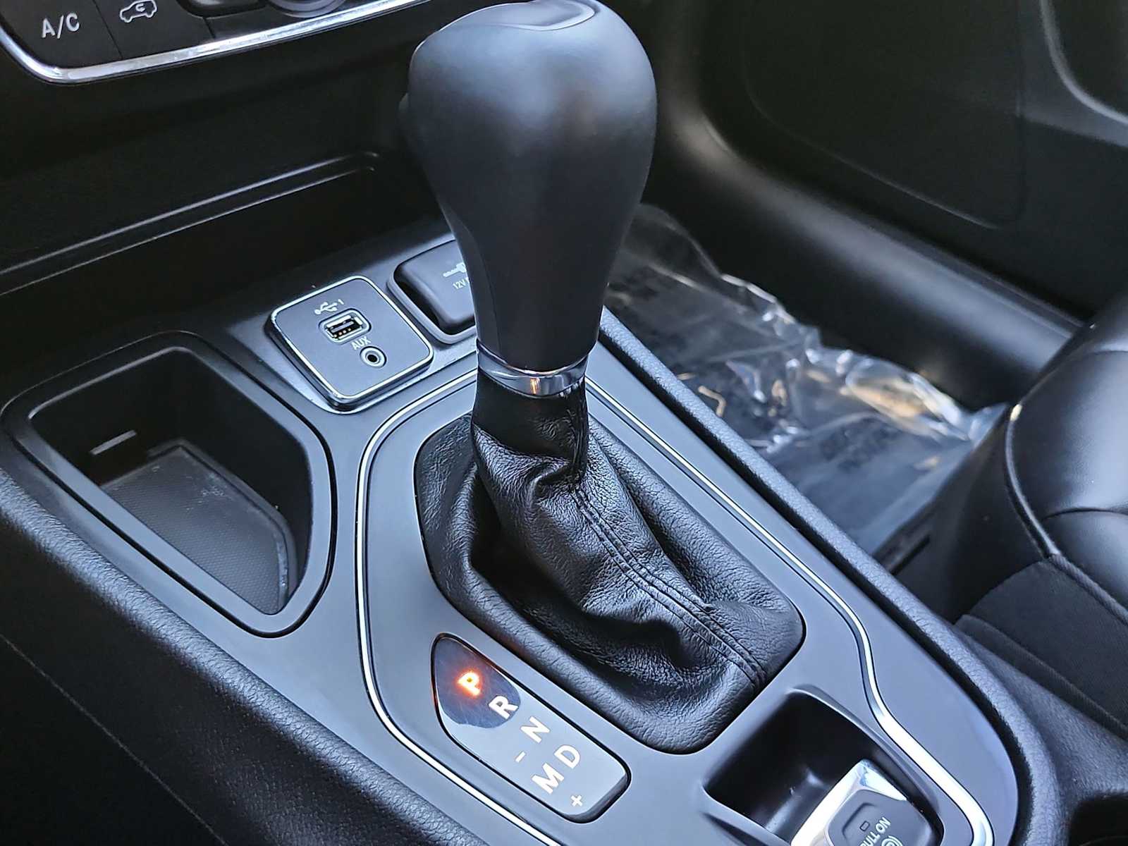 Thumbnail: 2019 Jeep Cherokee - 21