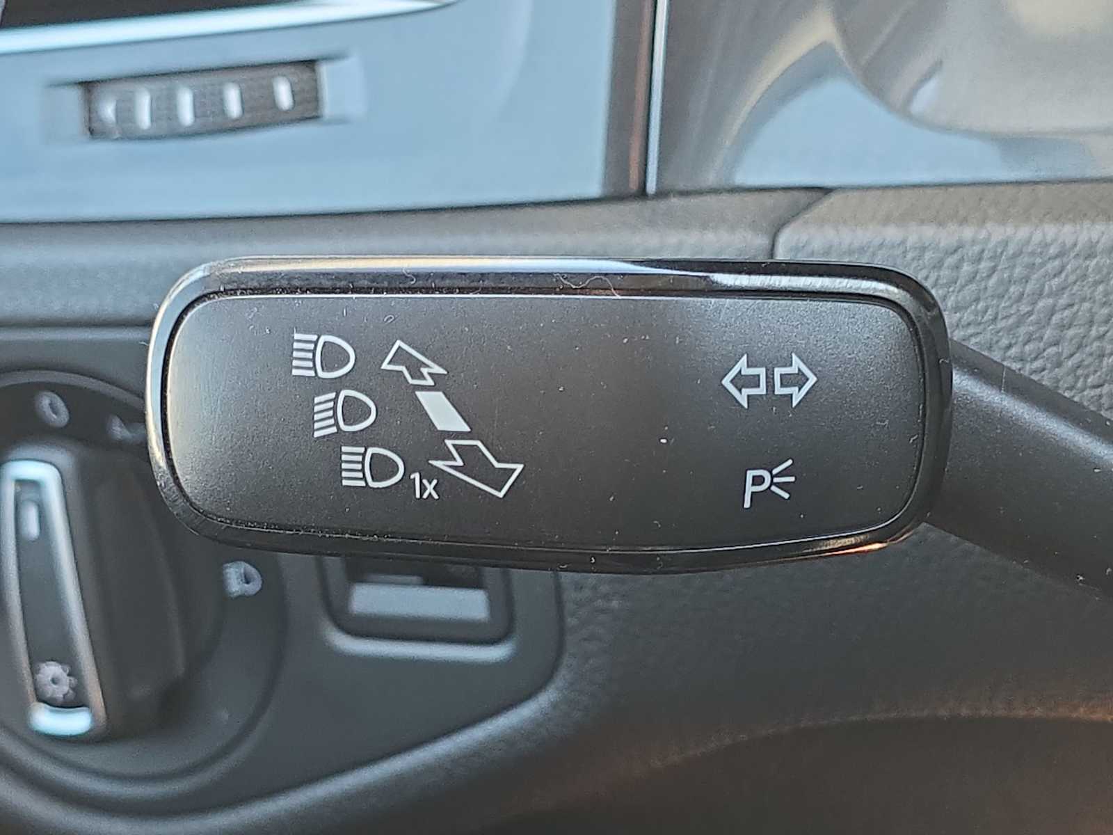 Thumbnail: 2019 Volkswagen e-Golf - 29