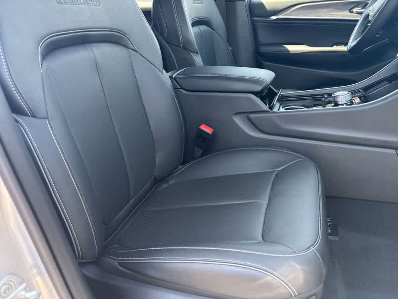 Thumbnail: 2025 Jeep Grand Cherokee L - 18