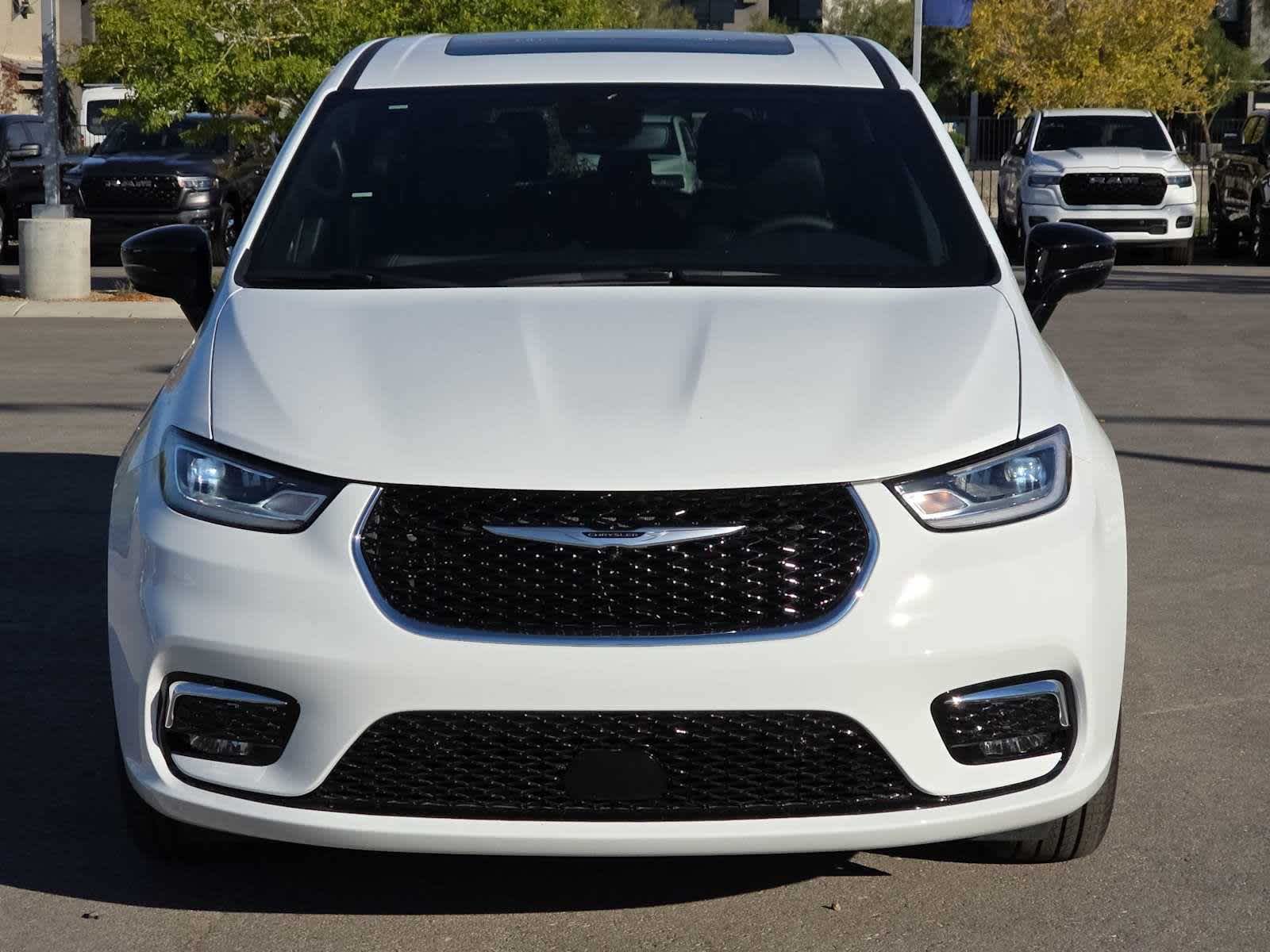 Thumbnail: 2026 Chrysler Pacifica - 4