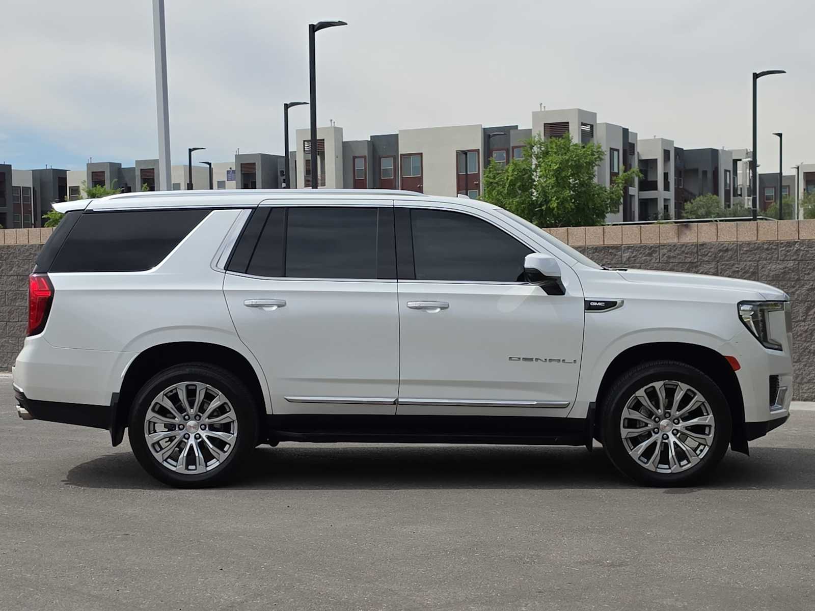 Thumbnail: 2022 GMC Yukon - 10