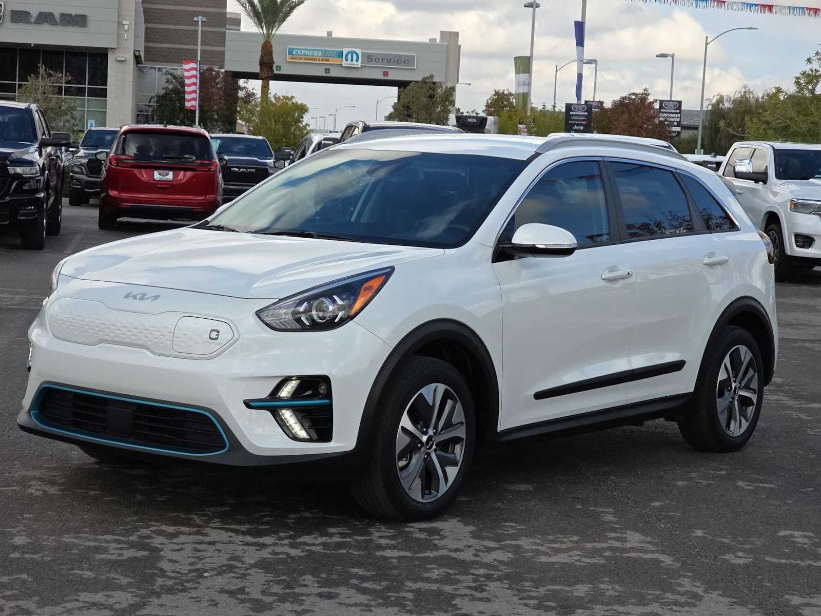 Thumbnail: 2022 Kia Niro - 5