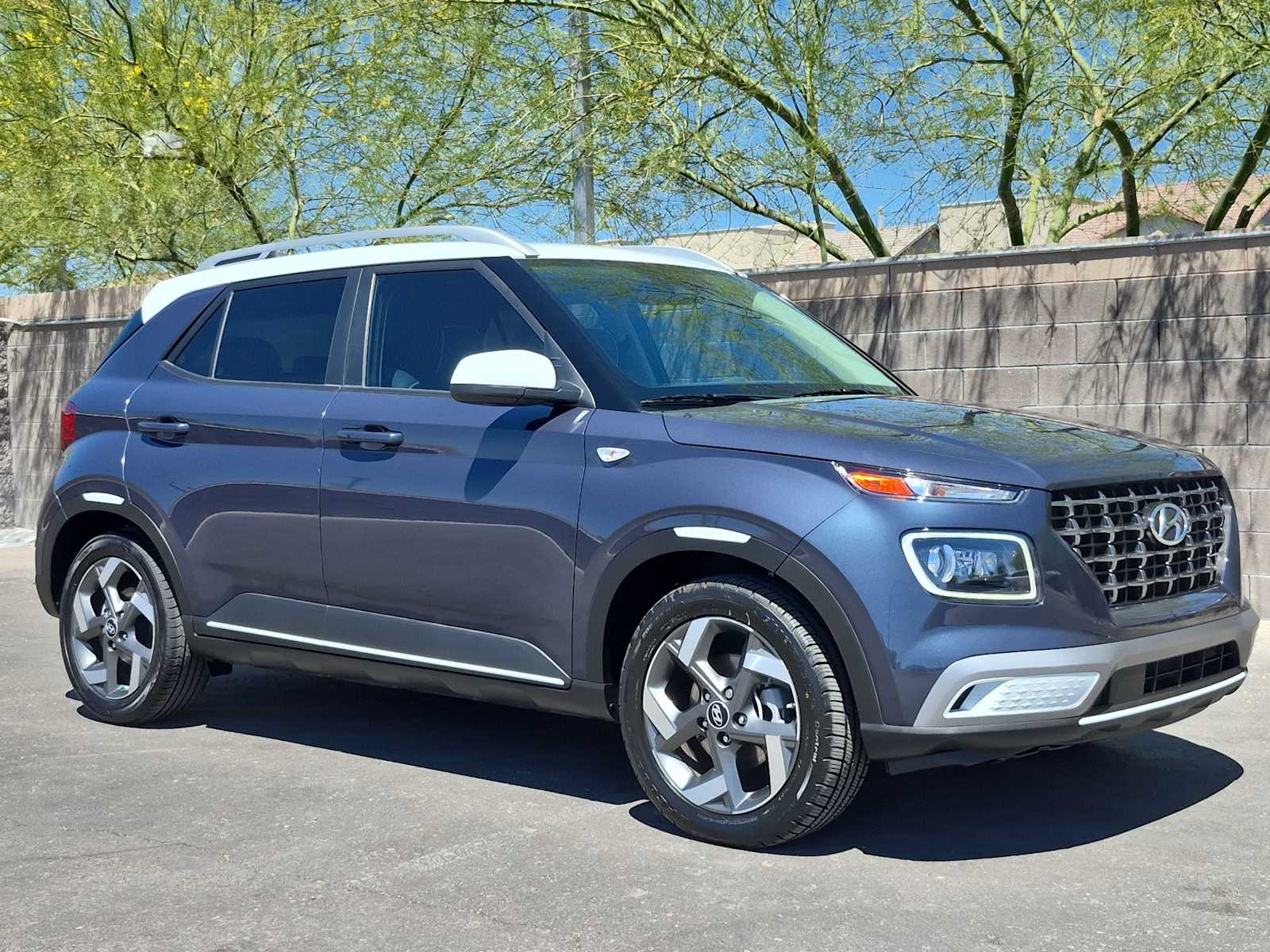 Thumbnail: 2024 Hyundai Venue - 3